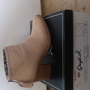 Qupid Suede Heal Bottle